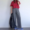 【ユニクロ】赤ポロが主役。グレー合わせでこなれる大人カジュアルコーデ【40代の毎日コーデ】 画像