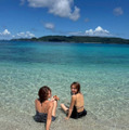 新山千春、家族で沖縄・座間味島へ！美ボディ際立つ水着SHOTには「スタイルの維持も完璧」「綺麗な背中」の声