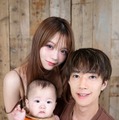 モデルプレスのインタビューに応じた桜井美悠、ミニぎし（第1子）、ぎし（C）モデルプレス