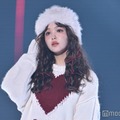 藤田ニコル、ハートニット×ビッグファー帽子で存在感 甘めスタイリングで魅了【TGC2025A/W】 画像