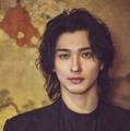 横浜流星、2026年カレンダー決定 心血注いだ作品「国宝」「べらぼう」ゆかりの地で撮影 画像