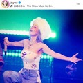 浜崎あゆみ、美デコルテ披露のステージSHOT！アジアツアー後半戦への想いに「気合い最高」「頑張れ！！」の声