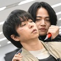 櫻井翔、菊池風磨「放送局占拠」最終話（C）日本テレビ