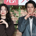 ハートでポーズを決めるハン・ヒョジュ、小栗旬（C）モデルプレス