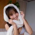 森脇梨々夏、ベッドの上でニッコリ！透明感と色気が同居するピュア美ボディに釘付け