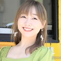 須田亜香里、ミニワンピ姿で“大はしゃぎ”「脚が綺麗すぎる」「ナチュラルな笑顔が素敵」の声 画像
