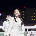 ももクロ百田夏菜子、美しい純白のドレス姿を披露！「JBC クラシック」表彰式で騎手らに花束を贈呈 画像