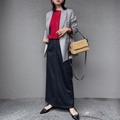 赤ニットが主役。柄ジャケット×タイトスカートの大人かっこいいオフィスコーデ【40代の毎日コーデ】 画像