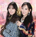 TGC初出演！舞台裏でインタビューに応じた乃木坂46川崎桜＆一ノ瀬美空（C）モデルプレス