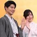 結婚会見に登場した辻本達規、松井珠理奈（C）モデルプレス