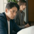玉木宏、岡崎紗絵「プロフェッショナル 保険調査員・天音蓮」第1話（C）フジテレビ