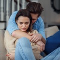 怒鳴っても、最後は抱きしめてくれる夫。「怖いのに離れられない」10年間の洗脳結婚の顛末は
