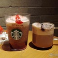 （左から）カカオ & ストロベリー ムース フラペチーノ、カカオ ムース ラテ（C）モデルプレス