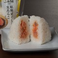 紅鮭ほぐしと生たらこ（税込295円）（提供写真）