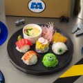 ＜マイク＞ギョロ目お寿司プレート　　税込2,090円「モンスターズ・インク」OH MY CAFE(C)Disney/Pixar