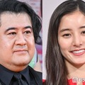 小手伸也、新木優子（C）モデルプレス