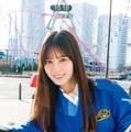 日向坂46小坂菜緒、白バイ隊員姿で劇場版コナンの聖地巡礼「週刊少年サンデー」表紙登場 画像