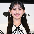 乃木坂46川崎桜、ほっそり二の腕際立つミニ丈ドレス姿が話題「華奢で綺麗」「天使みたい」 画像