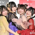 （左から）島村嬉唄、環やね、チバゆな、逃げ水あむ／きゅるりんってしてみて（C）モデルプレス