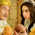 吉田鋼太郎、八木莉可子／新TVCM「絶品シュークリーム大集合」篇（提供写真）