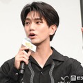 革ジャン＆ジーパンが制服で普段からカラ松スタイルの正門良規（C）モデルプレス