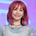 LiSA、ミニスカ×網タイツで美脚輝く「破壊力すごすぎる」「着こなせるのさすが」と反響 画像