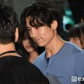 「日プ新世界」トレーナーで話題・安達祐人、原宿に颯爽と現れる シンプルTシャツ姿で魅力全開 画像