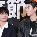 「僕にも構ってください！」とアピールする松田元太、「あんまり（子どもと）張り合うなよ（笑）」とツッコむ稲葉友（C）モデルプレス