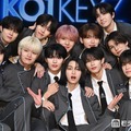 KO1KEYZ（コイキーズ）／（後列）ISSA（柳谷伊冴）、SHINHAENG（オ・シンヘン）、YOSHIKI（矢田佳暉）、K.DAIKI（加藤大樹）、SIYOUNG（パク・シヨン）、YUKI（後藤結） （前列）TOWA（濱田永遠）、RYUJI（杉山竜司）、YURA（安部結蘭）、KEITO（小野慶人）、RYOGA（飯塚亮賀）、KOSUKE（照井康祐）（C）モデルプレス