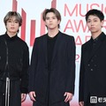 MAZZEL・TAKUTO、銀縁メガネがクール RAN＆SEITOとオールブラックでレカペ登場【MAJ2026】 画像