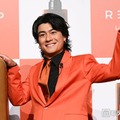 記者に「ここまで（左手が）行きますよ！」と画角の確認をしていた森本慎太郎（C）モデルプレス