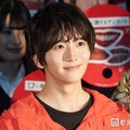 『口に関するアンケート』の「公開直前！学校サプライズイベント」に登場した板垣李光人（C）モデルプレス