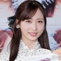 AKB48小栗有以、美脚際立つミニスカ衣装ショットに絶賛の声「腰の位置高くて脚長すぎ」「スタイル抜群」 画像