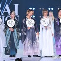 リアルピース、年齢記載うちわ手に堂々ランウェイ「見えない」「若々しすぎる」と反響殺到【関コレ2026A/W】 画像