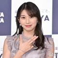 元モー娘。牧野真莉愛、美脚際立つミニスカコーデで東京ドーム降臨「黒コーデが緑に映えてる」「圧巻のスタイル」の声 画像