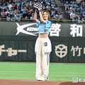 Hearts2Hearts、東京ドーム登場でパフォーマンス ジウは始球式で美しいフォーム披露・日本語で挨拶も 画像