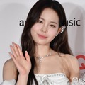 NiziUマコ「久しぶりの」ディズニー満喫ショットに「カチューシャめっちゃ似合ってる」「可愛い子が2人並んでる」と反響 画像