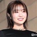 大原優乃、美デコルテ際立つベアトップ衣装ショットに反響「鎖骨くっきりで美しい」「大人っぽくて素敵」 画像