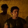 「少し抑えて」と言われるほど！トム・ホランド、『オデュッセイア』剣劇アクションで規格外の身体能力披露 画像