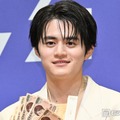 映画「藁にもすがる獣たち」完成披露舞台挨拶に登壇した鈴鹿央士（C）モデルプレス
