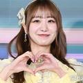 ＝LOVEメンバー、ミニスカセーラー風衣装に反響「透明感すごい」「スタイル抜群」 画像