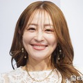 大沢あかね、美デコルテ際立つベアトップ姿 流行りの“ビジューデコ”ショットに「お肌ツヤツヤ」「どんどん綺麗になっていく」の声 画像
