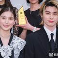 「めおと日和」芳根京子＆本田響矢、手繋ぎ新ビジュアルに反響続々「落ち葉が永遠マークになってる」「ちょっと照れてる」 画像