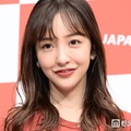 板野友美、家族旅行ショット披露「幸せいっぱい」「憧れ」と反響 画像