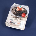 魚介と完熟トマトの旨み イカスミパスタ（税込430円）（提供画像）