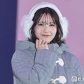 乃木坂46筒井あやめ、イヤーマフ×レッグウォーマーの冬コーデ 愛らしい笑顔に「冬の妖精みたい」「天使すぎる」の声【ガルアワ2026A/W】 画像