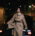 松本潤、英国ブランド「Aquascutum」トレンチコートアンバサダー就任 深夜の雨シーン撮影中ゲリラ豪雨重なる偶然も 画像