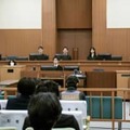 殺人などの罪に問われた鹿嶋学被告の初公判が開かれた広島地裁の法廷＝3日午前（代表撮影）