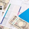 公的年金等の収入金額が400万円以下で、かつ公的年金等以外の所得金額が20万円以下の人は、確定申告が不要となります。この制度、「楽」と「損」が背中合わせかも……。