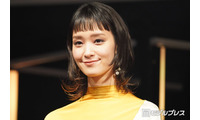 剛力彩芽、美背中輝くシースルードレス姿を披露「女神のような美しさ」「綺麗すぎる」と絶賛の声 画像